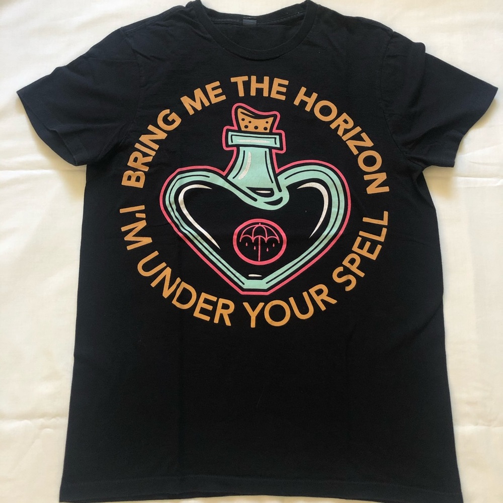 Being me the horizon T-shirt
